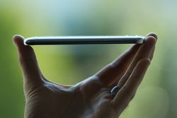 微软有备胎 世界首台WP8手机三星Ativ S全面曝光