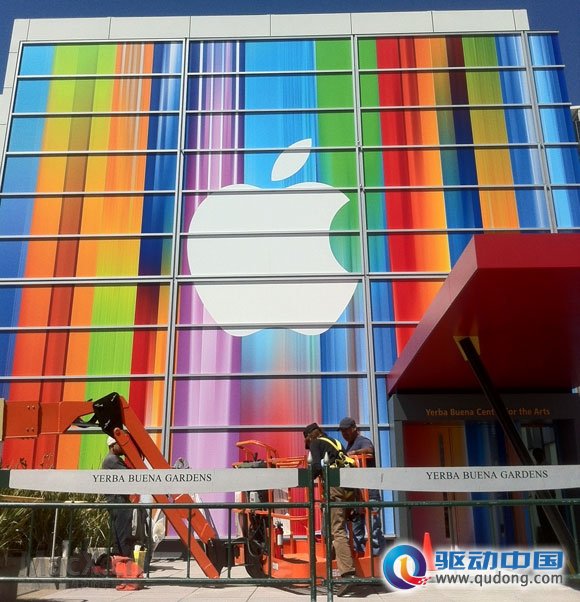iPhone 5发布会场彩条原是iOS图标