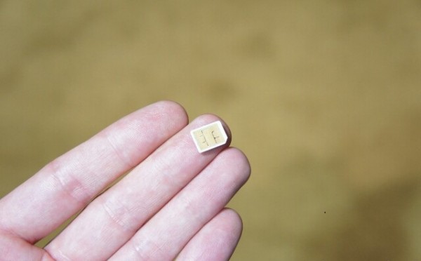 能否将 micro-SIM 卡裁剪成 Nano-SIM 卡？