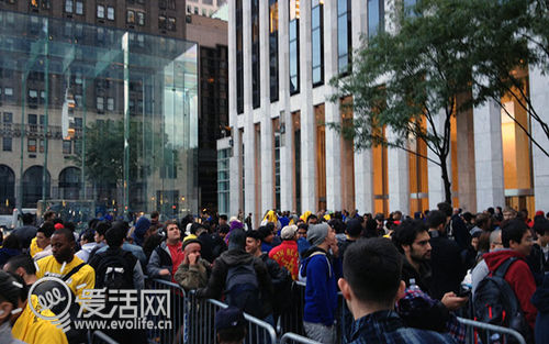 iPhone 5首周末销量超500万部 小米表示无压力