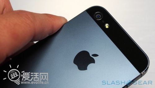 苹果市场代表：iPhone5的背盖刮花完全正常