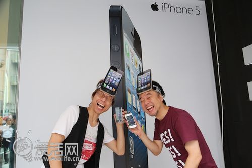 iPhone 5上手开箱：iPhone家族四世同堂对比