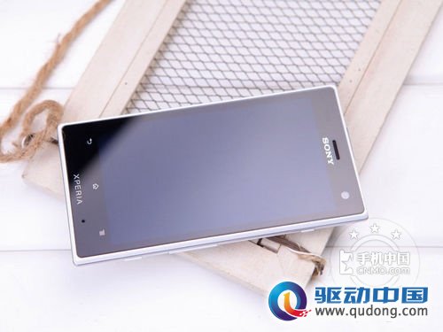 LT26W:3999元：充电器；耳机；底座。青年 