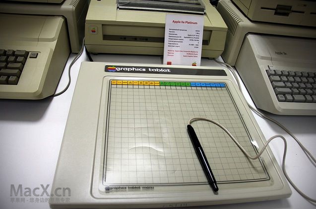 moscowapplemuseum-tablet.jpg moscowapplemuseum-tablet.jpg