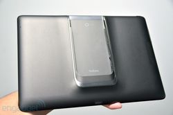 华硕公布大口径炮弹PadFone 2 上手体验与前代对比