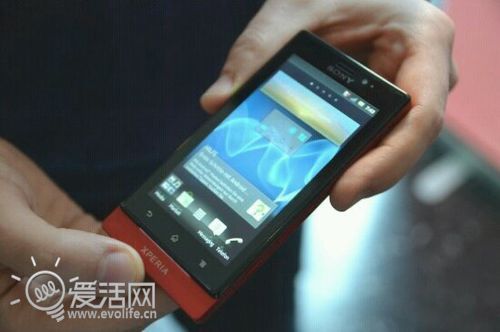 功能升级再降价 浮空触屏机索尼Xperia MT27i再起攻势