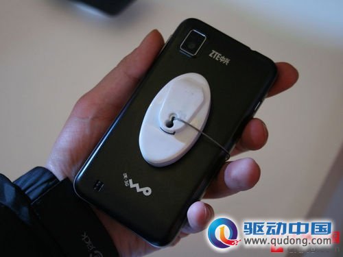 中兴V889D低价上市 千元大屏机新选择 