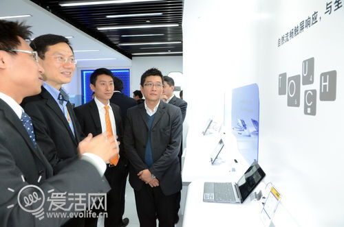 华硕中国首家体验店开业 全新Windows 8平板价格曝光
