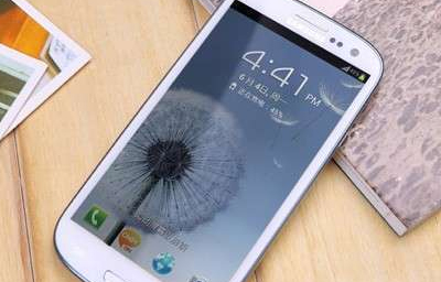 诺基亚920T上市 人气王i9300将破3000