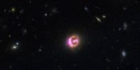 奇特黑洞高速旋转达光速一半：揭示星系成长