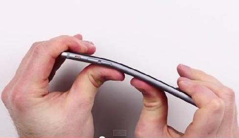天生残疾还是应有功能 苹果iPhone 6 Plus能折弯