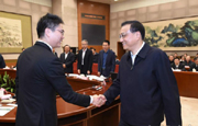 刘强东亮相总理座谈会 呼吁推广电子发票