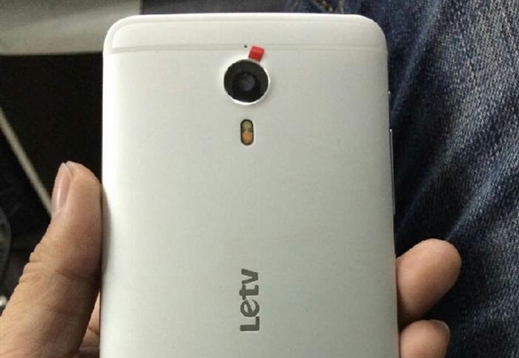 乐视手机谍照曝光：iPhone6+IUNI？