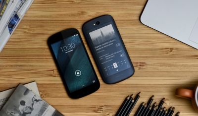 世界首款双屏智能手机YOTAPHONE 2 在中国正式开售