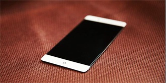 继iPhone SE之后 努比亚再推小屏幕新机：可装进钱包