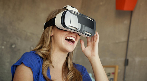 【每日科技】 三星将推新VR头盔 思聪直播被踢场