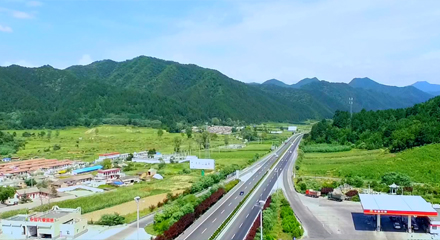 航拍 天水高速公路百花服务区周边美景