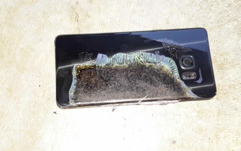 三星Note7新机台湾首爆！这次冒的是白烟