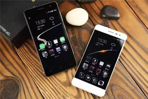 叫板iPhone7!国产手机也能防水：海信金刚2S开箱+泡水测试