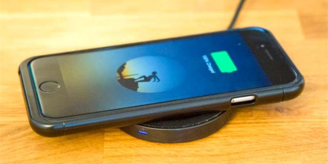 短命的Lightning？传富士康正研发iPhone 8无线充电模块