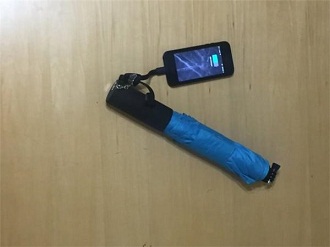 无所不能！这把Ubrella智能雨伞也能当手电/自拍杆/充电宝