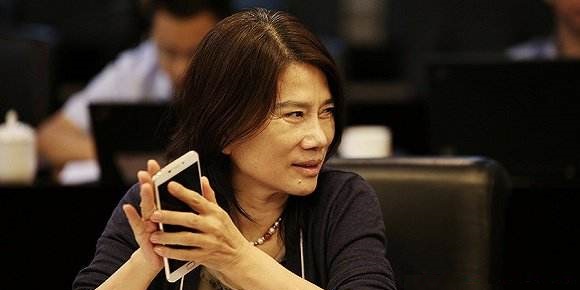董明珠给全体员工发放格力手机 折射出产品的无力感