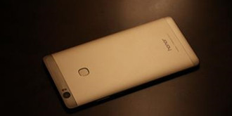 不似三星S8求其次！荣耀Note 9真机首现：屏幕内指纹识别
