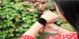心率读数突然飙升！Fitbit手环成功救下老妇一命