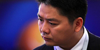 美联航暴力拖走华裔乘客 刘强东怒斥美联航全球最烂