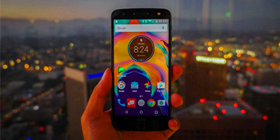将模块化进行到底！Moto Z2渲染图曝光 ：骁龙835+双摄