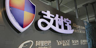 支付宝联手肯德基，不仅能吃汉堡还能免押金借伞！