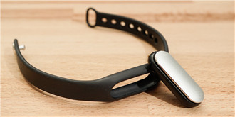 一声叹息！可穿戴设备市场Fitbit跌倒，小米晋升老大哥