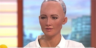仿真机器人Sophia做客“早安英国”，都聊了些啥？