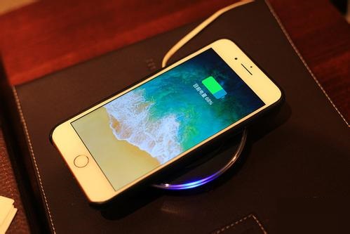刚上市就遇冷！iPhone 8 Plus开箱上手