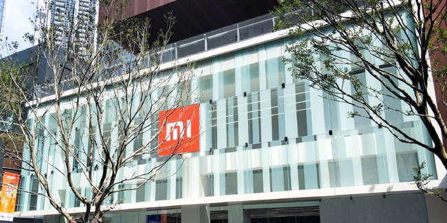 出乎意料：华为余承东参观深圳小米之家旗舰店