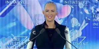 全球首个“机器人公民”索菲亚现身广州！