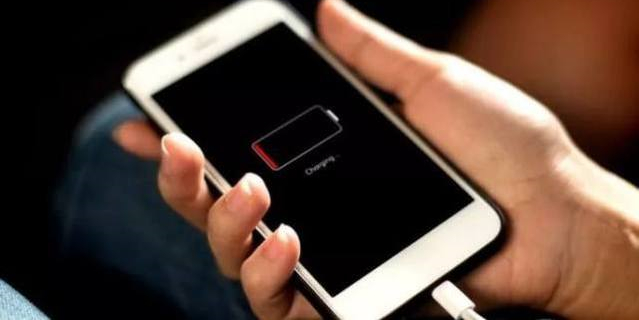苹果向用户妥协，多款旧iPhone开放降级老版本iOS通道