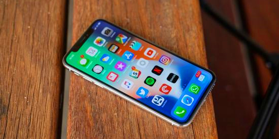 传iPhone X产量将削减一半，三星放慢OLED面板生产