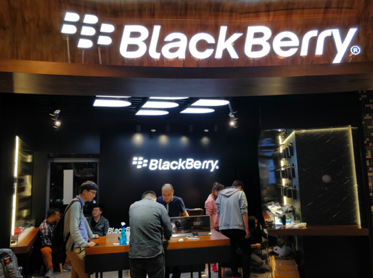有趣有品位！这家手机零售体验店是如何成为上海”网红“店的？