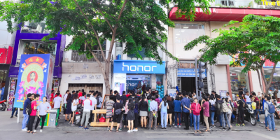 荣耀越南首家体验店开业，场面火爆不输苹果