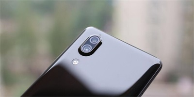 夏普AQUOS C10/B10在欧洲发布，美人尖设计2400元起售