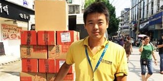 828快递员节即将到来，侯恩龙为“幕后英雄”打call！