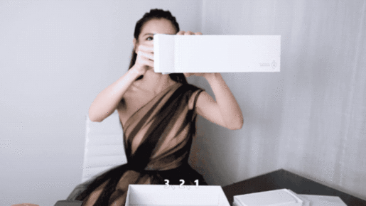 Angelababy抢先开箱美图T9美少女战士限量版 实名认证“美战粉” Angelababy抢先开箱评测美图T9美少女战士限量版 赞少女心爆棚