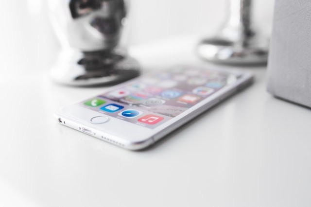 apple-iphone-technology-white (2).jpg