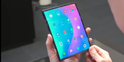 林斌上手展示小米双折叠手机，未来考虑量产