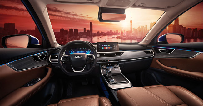 三屏交互科技豪华座舱1