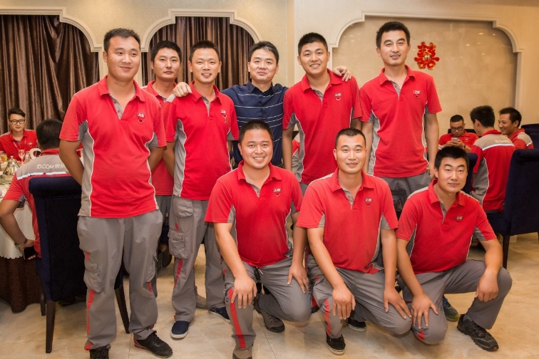 看懂刘强东，要看到他背后的那18万兄弟和18万个家庭
