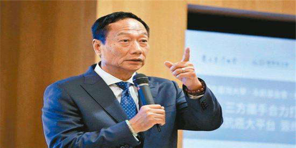 驱动中国晚报丨鸿海否认郭台铭辞任董事长 陕西消协回应奔驰女车主维权