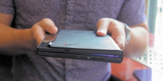 联想首款折叠屏PC原型机ThinkPad X1亮相，2020年上市