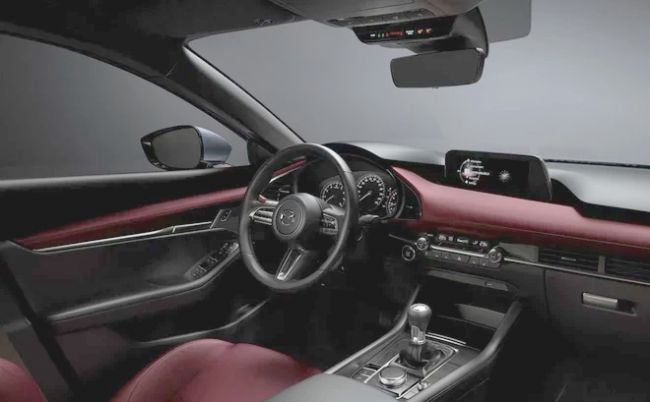 新马自达3内饰